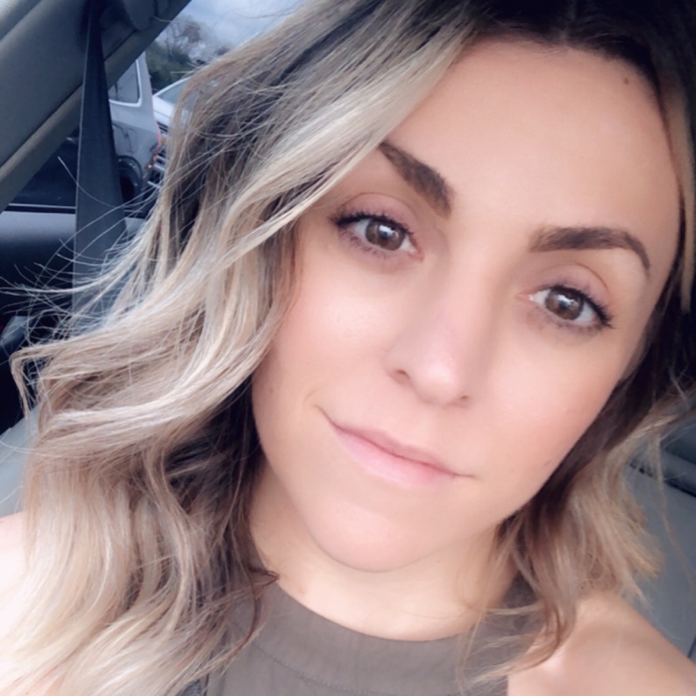 Meet your Posher, Danielle